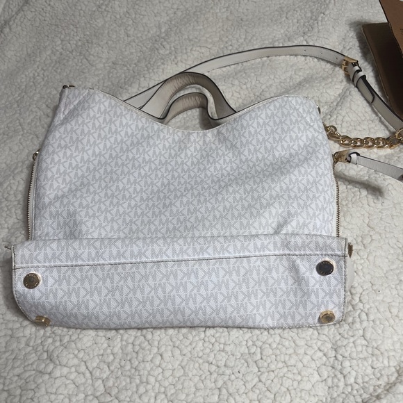 Michael Kors Devon Tote - Picture 5 of 6